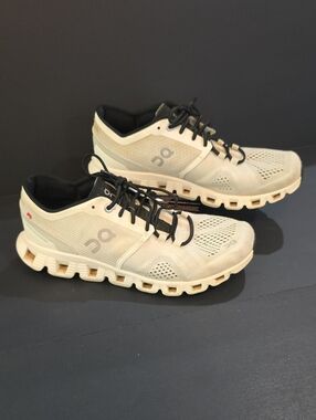 On Running Cloud X Women's Shoes in Cream with Black Accents Size 8.5
